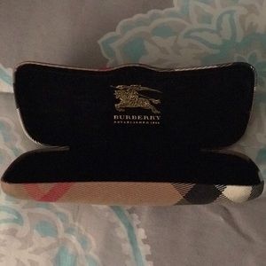 🤓Burberry Eyeglass Case🤓
